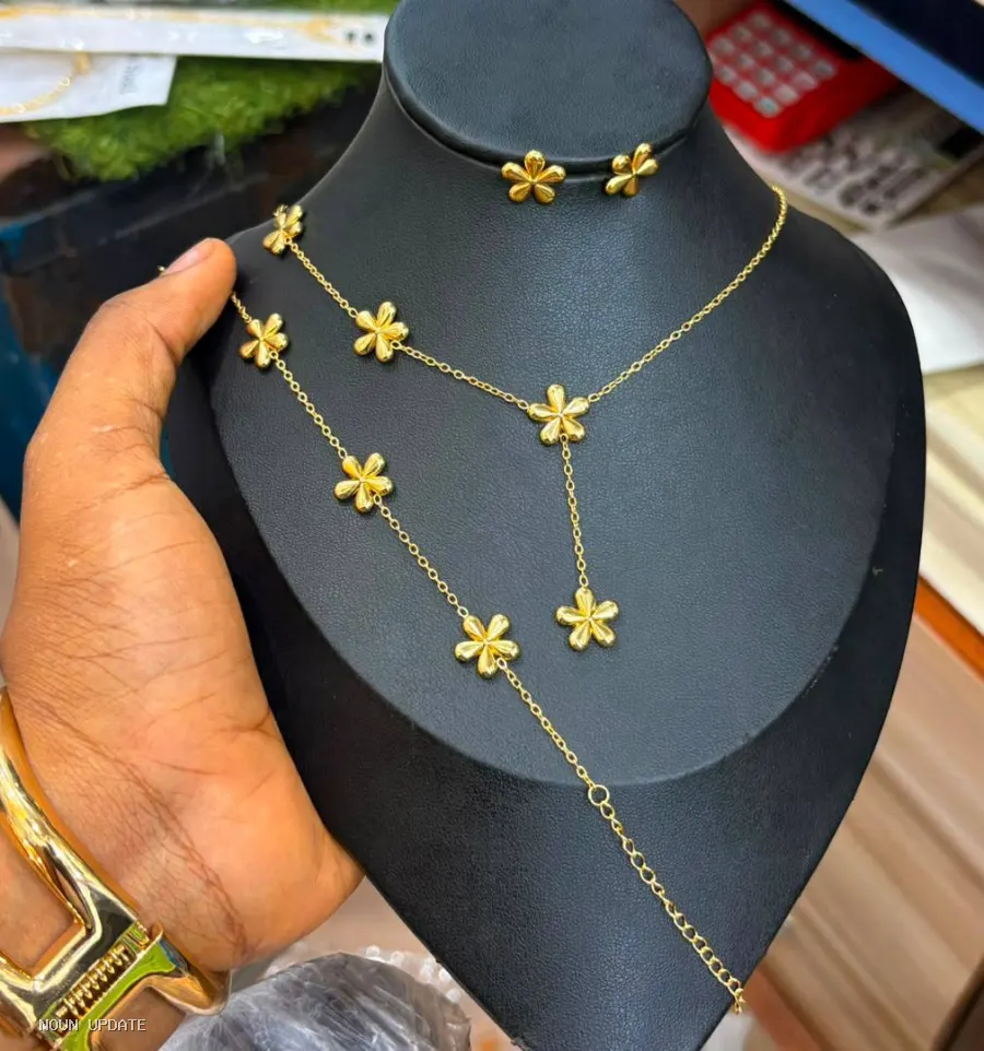 Necklace image 2