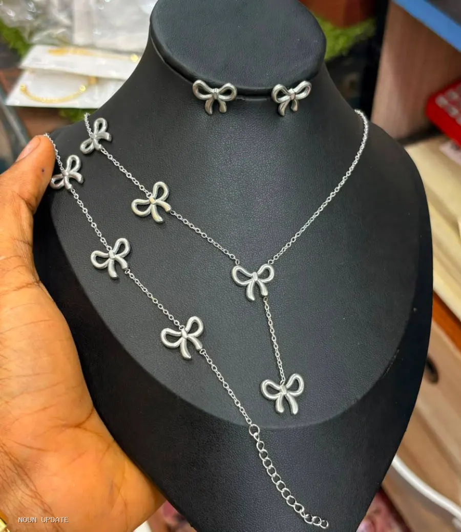 Necklace image 3